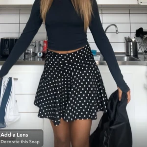 Kjol  - Säljer denna helt nya kjol från zara