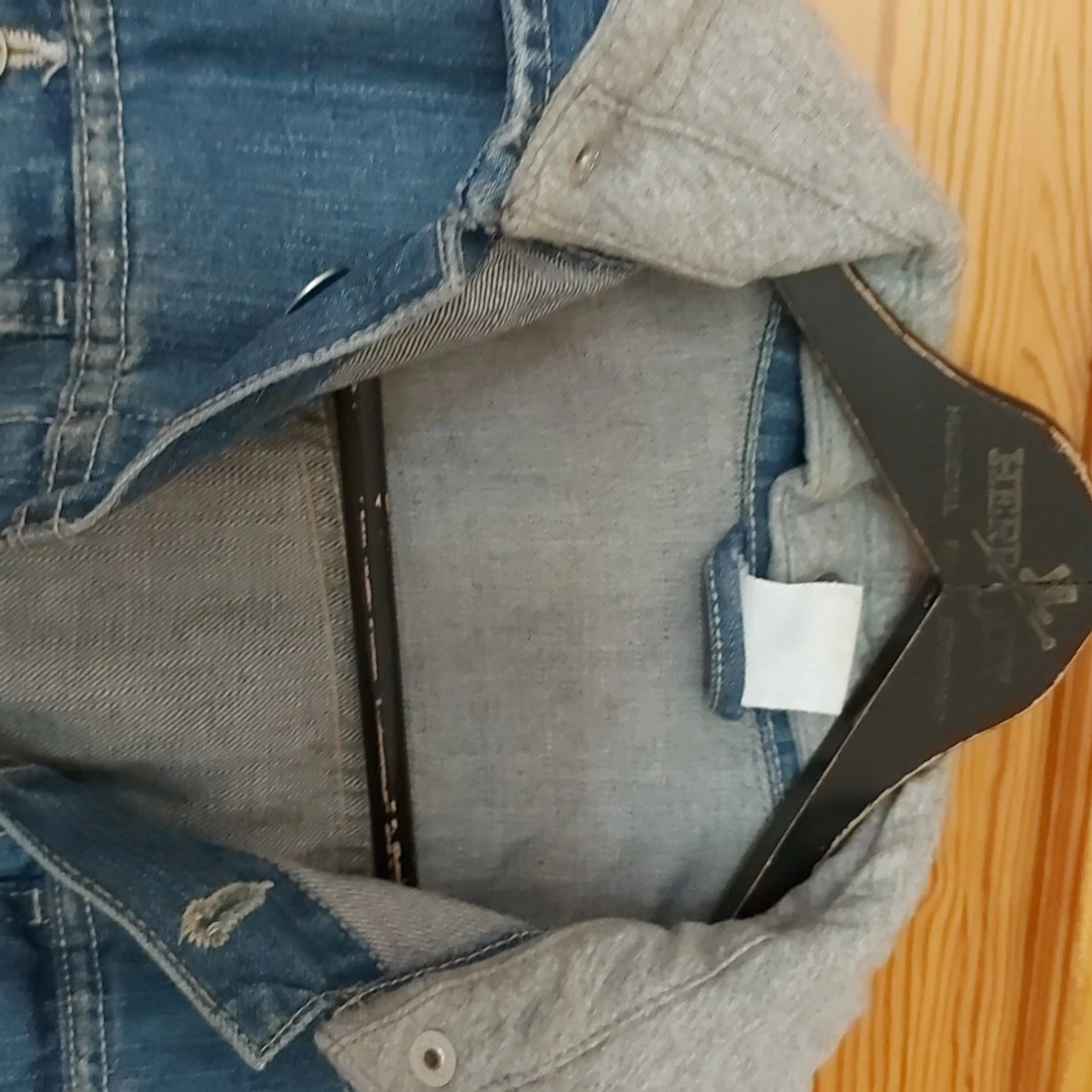 Jeansjacka med sweatshirt armar och luva - 90