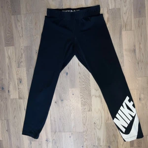 Nike leggings  - Nike leggings i storlek S. Få tecken på användning. Inte träningstights. 