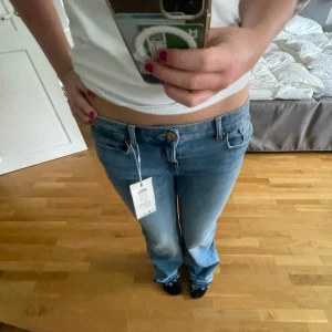 Lågmidjade jeans - Så snygga lågmidjade jeans från oblygt som är nya, har lapparna kvar. Skriv gärna om ni har frågor!