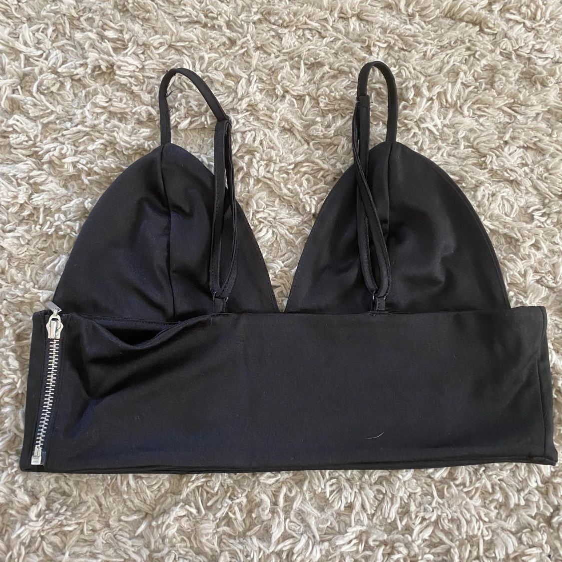 Svart bikiniöverdel - 90