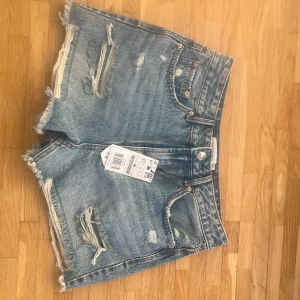 Shorts från Stradivarius  - Helt oanvända shorts från stradivarius säljer då dom ej passar