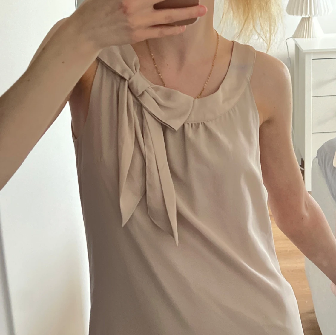 Rosa klänning med rosett  - 91