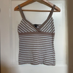 Randigt linne - Randigt linne från h&m, sömmen har gått upp lite på insidan (bild på sista) men det är inget som syns tycker jag!