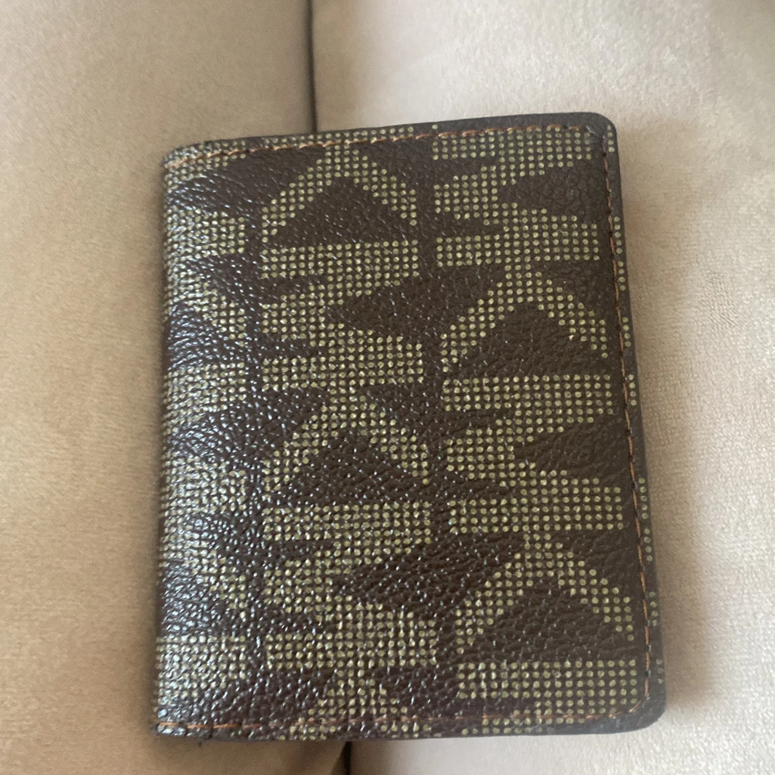 Orginal priset är 500kr men säljer den för 300kr - 93