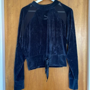 Velvet puma tröja - Velvet puma tröja med mesh detaljer