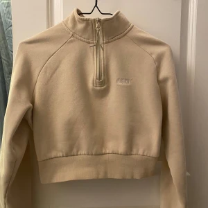 Icaniwll träningströja - Croppad träningströja från ICANIWILL i fint skick. Storlek S. 🌟