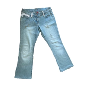 Bootcut jeans  - Light beige distressed jeans from Rover Island. Very good condition. Hipsters, silver decorations on the pockets and belt loops. Slightly widened at the bottom. Length 97, waist 45, hips 58, waist 22 cm.