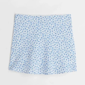 kjol - kjol från H&M, osäker på storleken qkriv vid intresse så kan jag kolla midja måttet 🦋