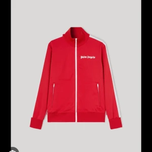 palm angels  - En nästan helt ny palm angels zip, använd 3-4 gånger. Vill sälja den eftersom jag inte använder den. Fler bilder privat. Går att diskutera pris!