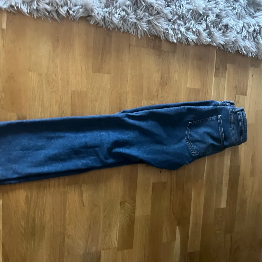 Jeans i bra skick, knappt använda, regular fit. Skriv vid intresse . Jeans & Byxor.