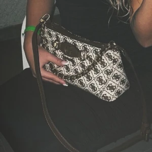 Guess väska - Guess väska 