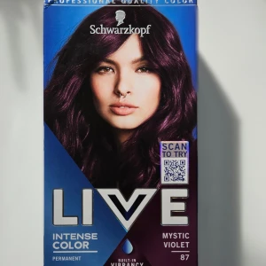 Hårfärg mystic violet  - Säljer hårfärg mystic violet och dark cherry med brilliance. 70kr st. Möts i Göteborg eller på närcon. Nya men paketet gick upp. 