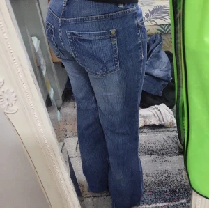 2000s oanvända jeans - Skriv om ni vill ha mer bilder, byxorna passar 1'50 till 1'60❤️
