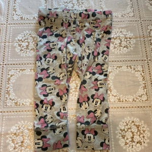 Mimmi-leggings - Små gulliga mimmi-leggings i storlek 80. Från H&M.  Använda väldigt få gånger.