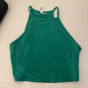 HM topp  - Super söt och gulligt linne från H&M. Passar perfekt till sommaren💚