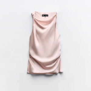 Zara topp - Jätte fin satin topp ifrån zara, aldrig använd, finns inte att köpa längre 