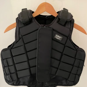 ridväst - ridväst 12 år, som ny.