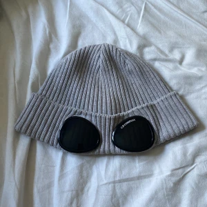 Cp company mössa - Cp company mössa i strlk S Liten i strlk 