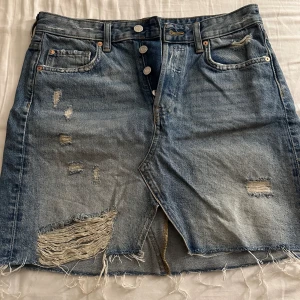 Jeanskjol - Från H&M, storlek 40