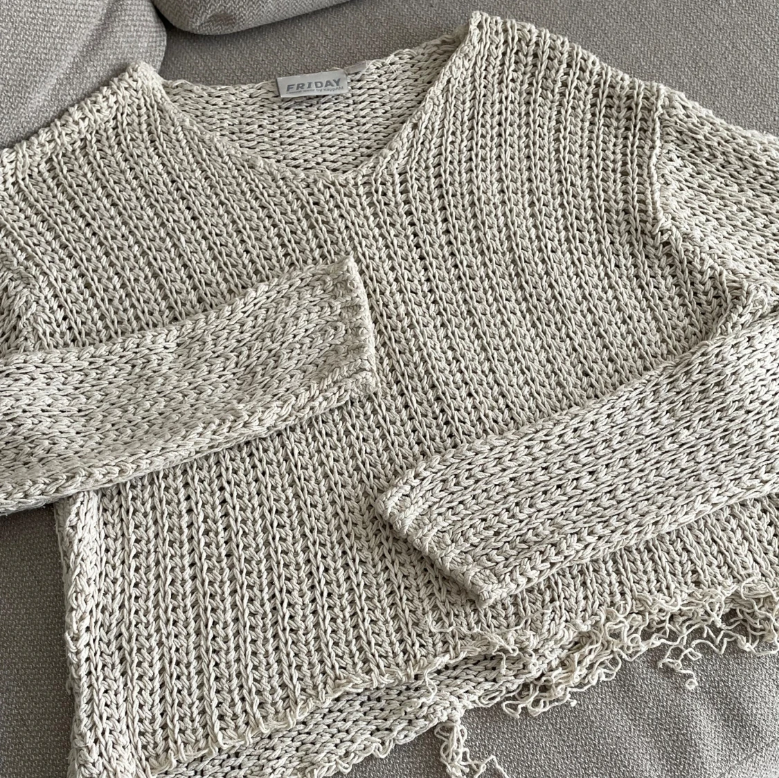 Beige stickad tröja - 91