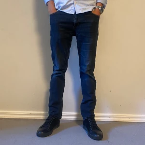 Wragler jeans - Hej! Vi säljer nu dessa Wragler jeans. Jeansen är i toppskick 10/10. Modellen är Greensbro. Modellen är 185 och väger 70kg. Hör av dig vid frågor! 