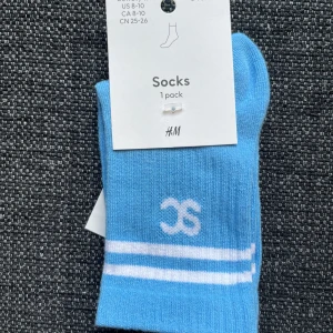 Blå strumpor - Helt oanvända strumpor från H&M, prislapp kvar  Storlek 36/38
