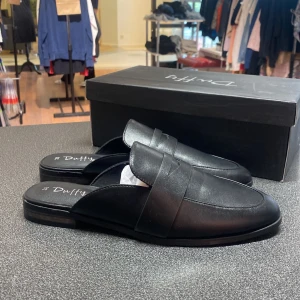 Svarta skor  - 37,38,39 Helt nya 