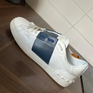 Valentiono  - Intressekoll på mina valentinos. Kom med prisförslag eller byte mot några andra skor eller nått moncler. Tack