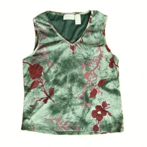 Blommigt Linne - Cropped grönt linne med röda blommiga detaljer och v-neck.  Passar som en medium regular fit eller en large slim fit  