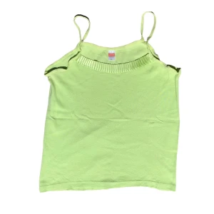 Linne - Grönt linne från Mody. I plagget står XL men skulle säga M