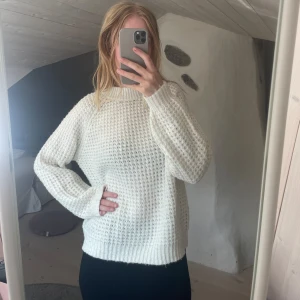 Stickad tröja - Stickad vit tröja i bra skick 