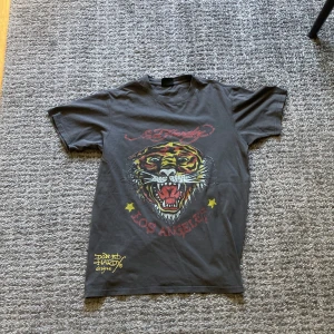 Ed hardy tshirt - Ed hardy tshirt, assnygg tröja men kommer inte till användning men är i nyskick. Pris kan diskuteras 