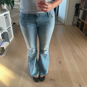 Tommy jeans - Superfina jeans från Tommy Hilfiger🩷🩷 köpta i Belgien för 1+ år sedan för 800kr,  använda ca 3 gånger💥