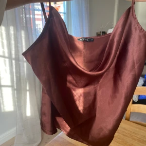 Brun topp - Säljer denna! Skriv för frågor eller mer bilder❤️