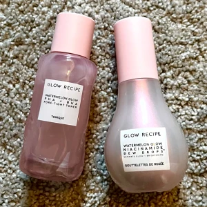 Glow Recipe - Säljer dessa två från glow recipe som endast är testade! De är 40ml per produkt, säljer båda för 400kr + frakt. Nypris för båda är totalt 608kr🤍