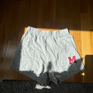 Pyjamas shorts  - Säljer nu dessa pyjamas shorts💓 Dem är knappt andvända då jag köpte en för liten storlek!💞 Hör gärna av er vid intresse💘