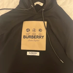 Burberry - Burre hoddie bra skick! Priset är inte hugget i sten! Skriv för mer frågor! 