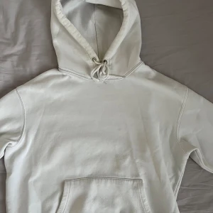 Hoodie Jack & Jones - Riktigt clean hoodie från Jack and Jones. 7/10 skick men riktigt nice ändå. I storlek S