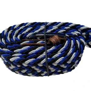 Flätat bälte  - ⛱️SOMMARDEAL☀️ Just nu får du valfritt armband på köpet när du köper valfritt bälte. Till och med 31/8. Flätat bälte i färgerna mörkblått/svart/vitt 105 cm Passar perfekt både till den vardagliga outfiten men även på utekvällen eller din date
