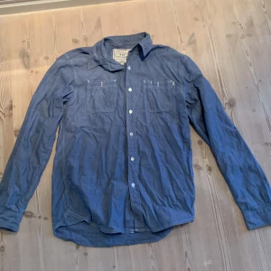 HUF skjorta  - Snygg Skjorta från HUF, väldigt bra skick! 