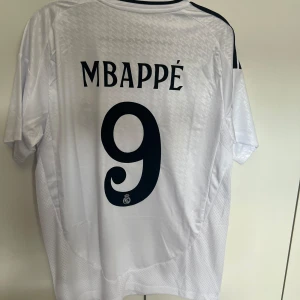 Mbappe real Madrid  - Helt ny, väldigt bra skick 