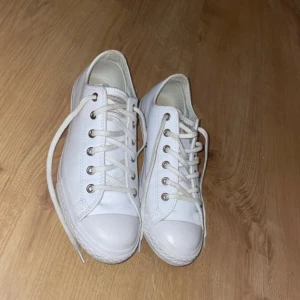 Vintage converse all star sneakers - Låga Converse snörskor i jättebra skick och knappt använda, Perfekt för sommaren!