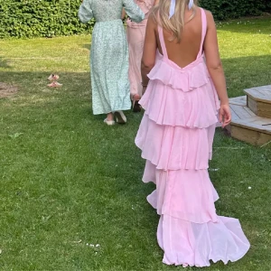 Dröm klänningen  - Säljer nu denna dröm klänning, i storlek M men passar även en S