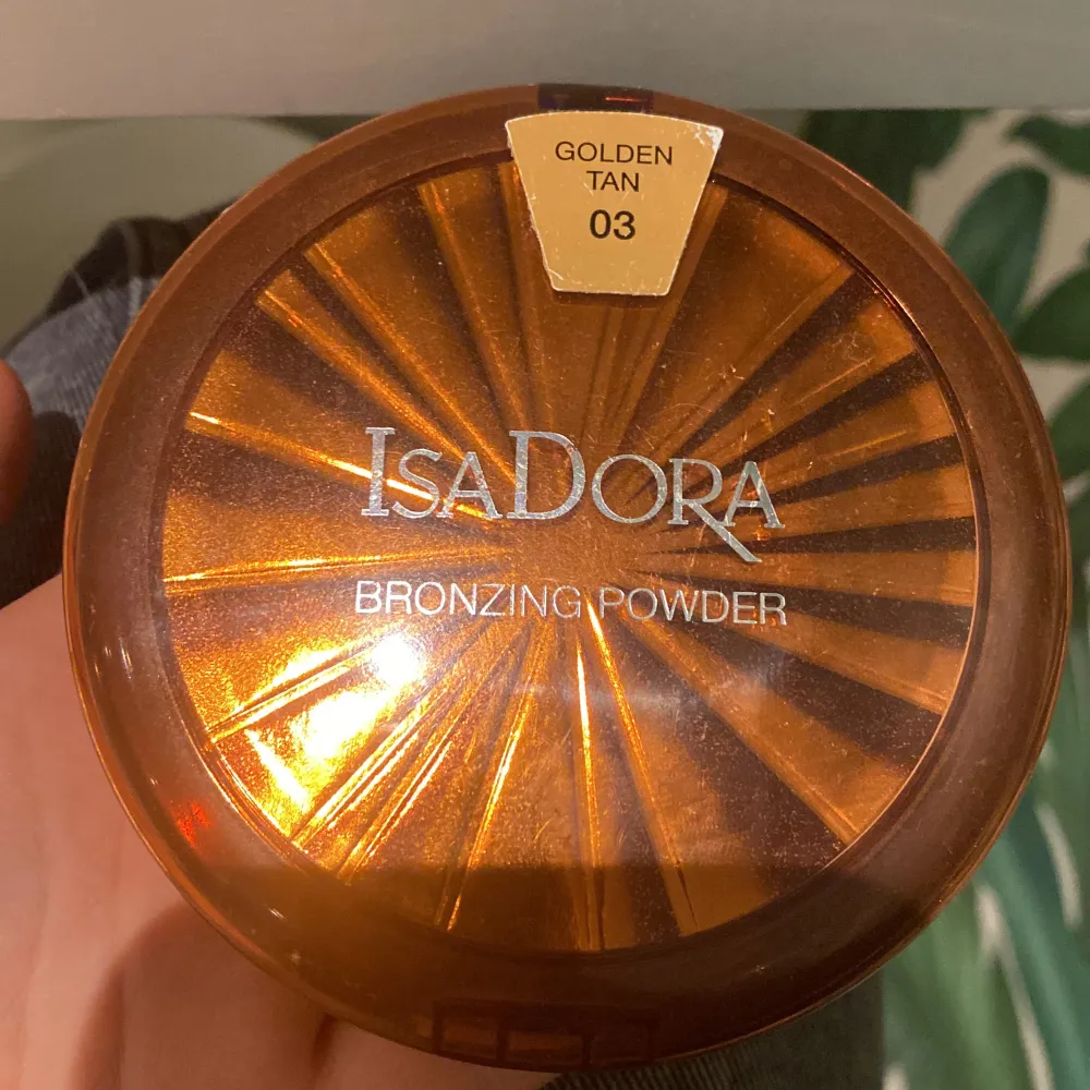 Säljer min isadora bronzer i färgen Goldman tan. Är använd men fin. . Skönhet.