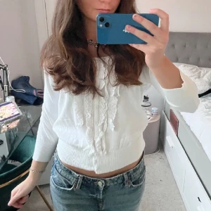 Kofta! - Så fin kofta med volang detaljer fram! (Lånad bild)