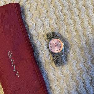 Säljer denna helt nya & oanvända klocka från gant 💗 500kr + 45kr frakt 💗 Betalning sker via Swish 💫