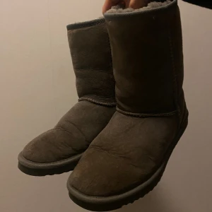 Uggs stl 38 - Använda men har mer att ge. 