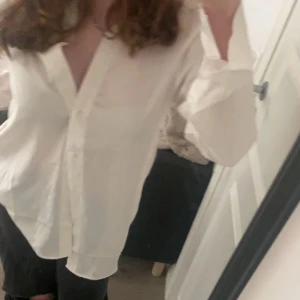 Tröja  - Jätte fin blus som ja inte använder länge, använt den 1gång så den är som ny<33