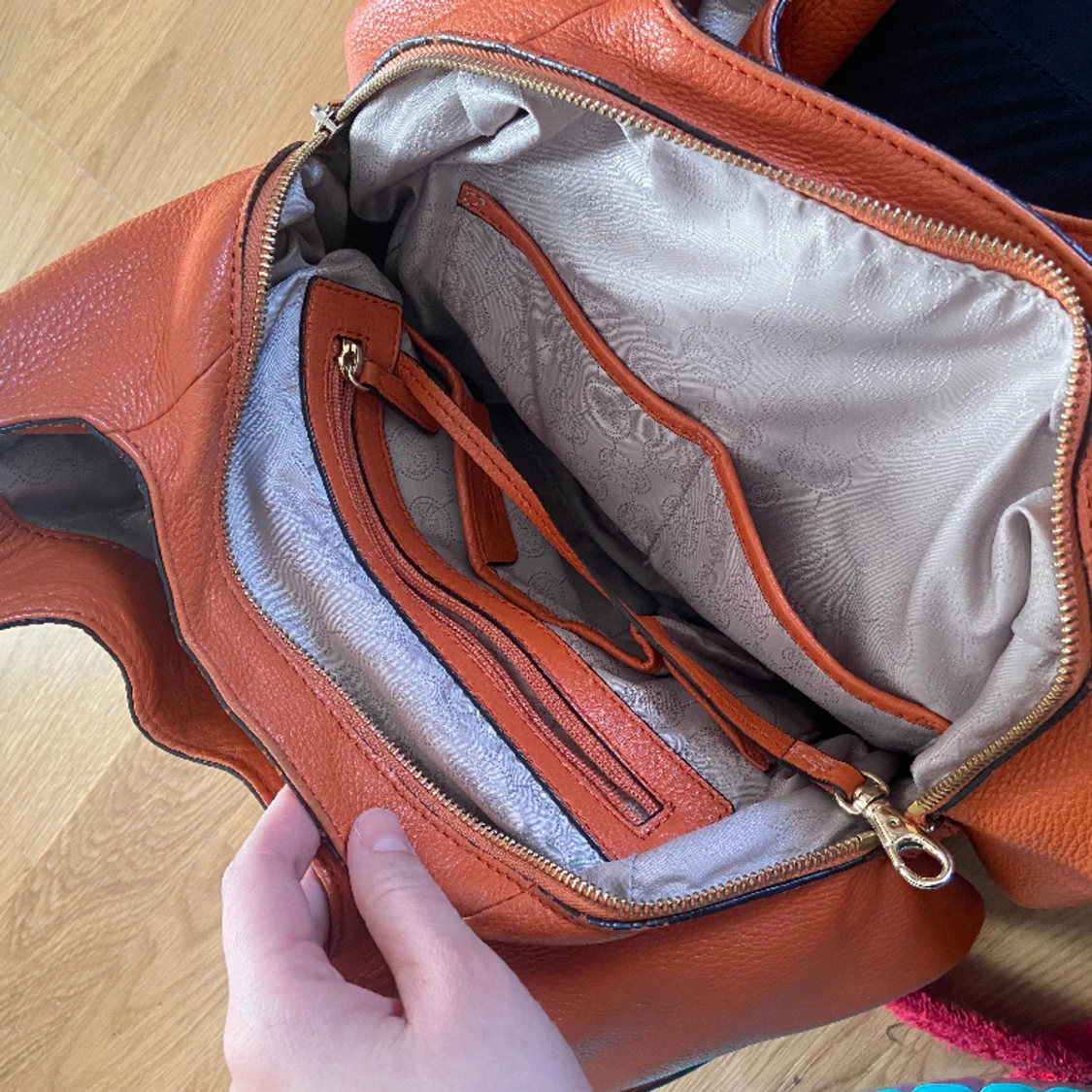 Michael Kors väska i äkta skinn  - 91